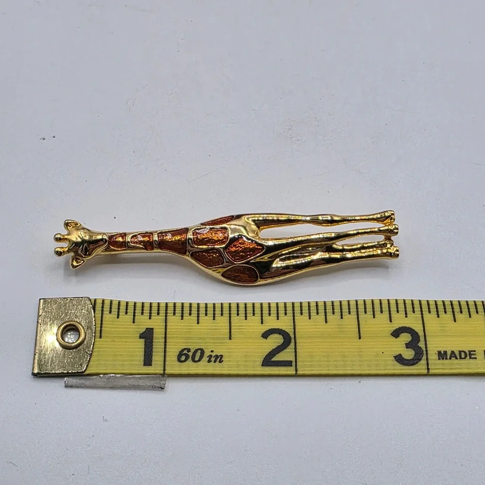 Liz Claiborne Gold Tone Giraffe‎ Brooch Amber Enamel Animal Pin LC Signed Safari